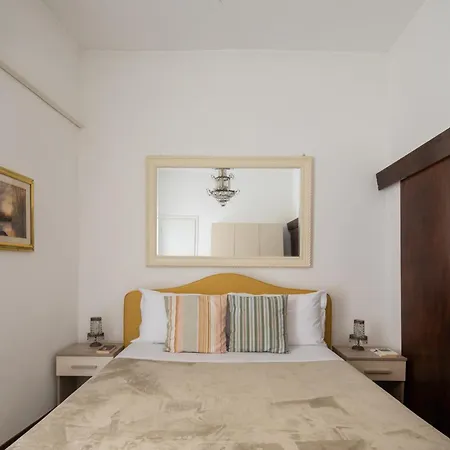 Apartment Domus Allegra Trevi Fountain - From 2 To 10 People Rome